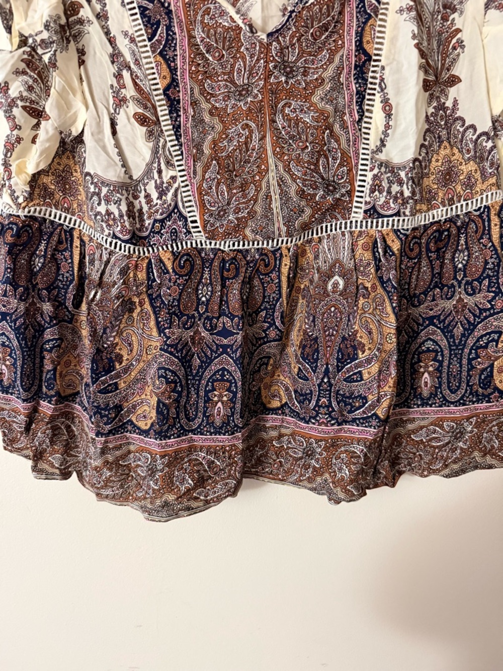 Luukse Cream Paisley Ruffled Peplum Tank, New NWT, size L - Picture 2 of 6